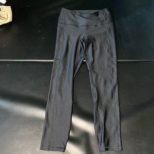 Black Under Armour cropped legging (XS)